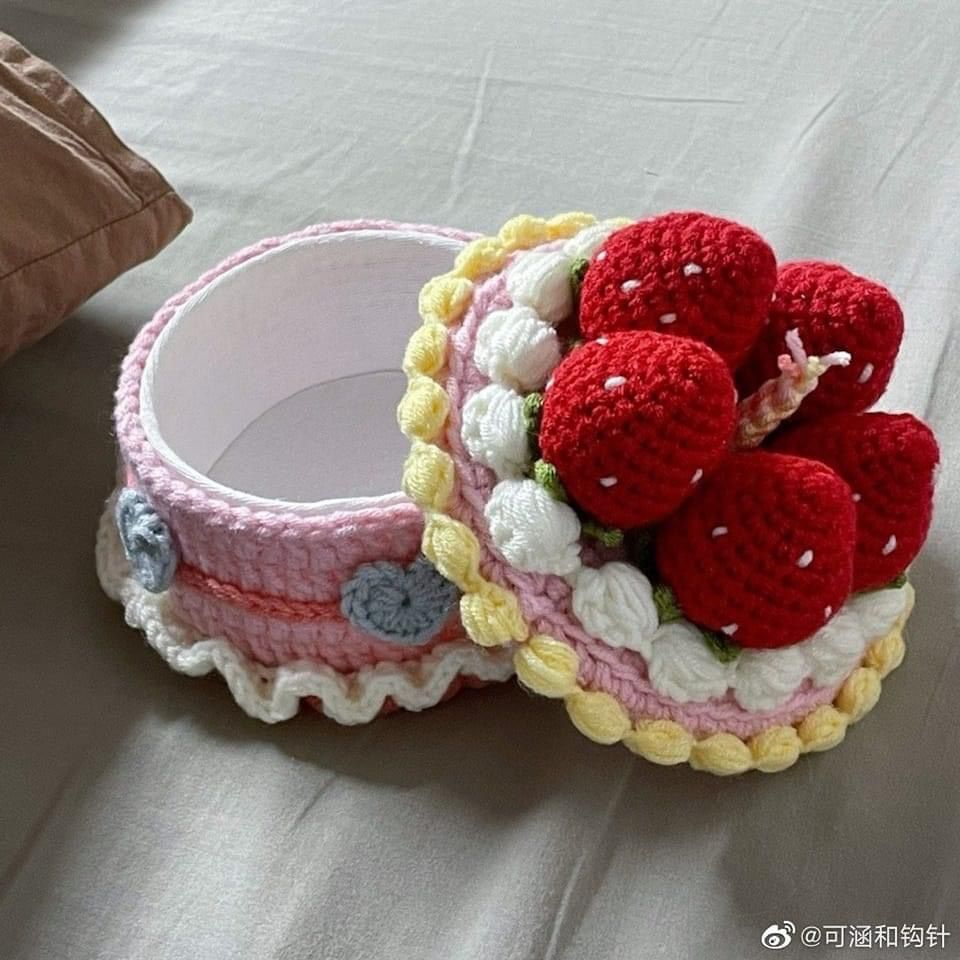 Birthday cake - Bật mí cách móc bánh kem sinh nhật bằng len